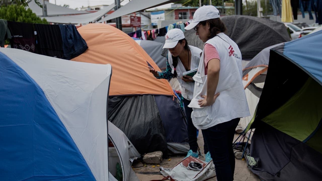 Corte Suprema acepta oír argumentos del gobierno de Biden para deshacer programa Quédate en México