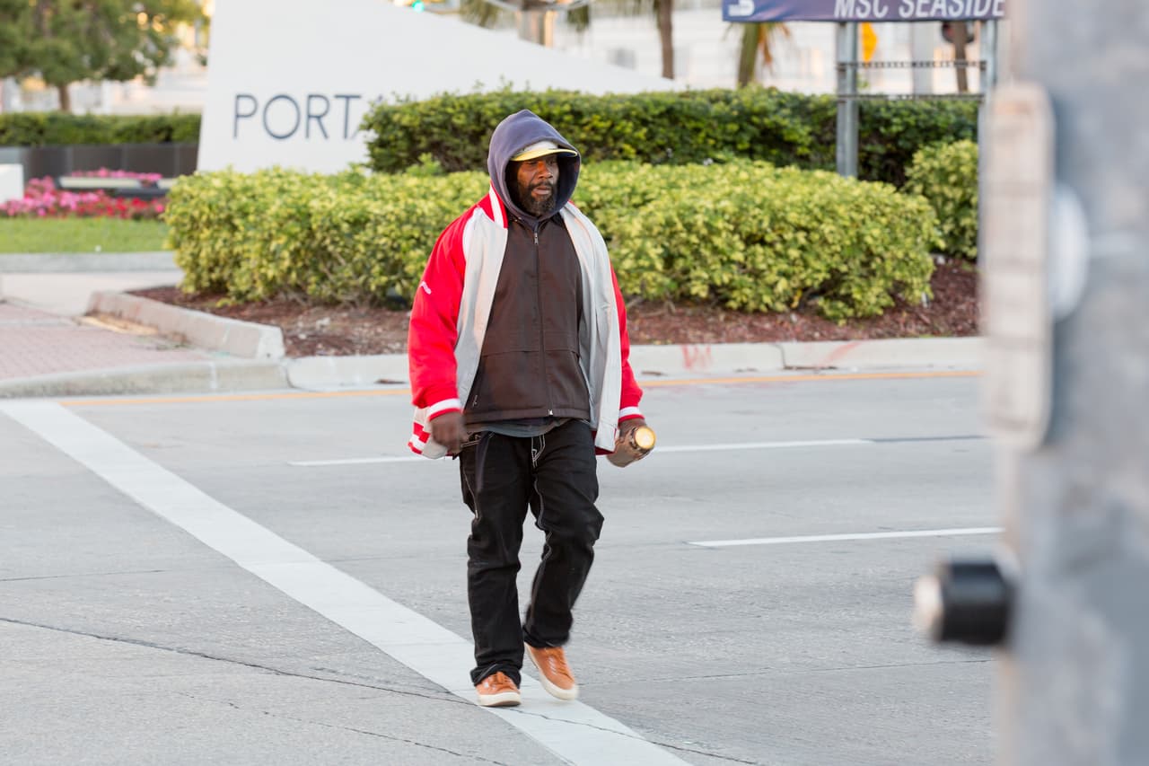 Los ciudadanos de Miami han optado por vestirse con varias capas de ropa para protegerse del frío.