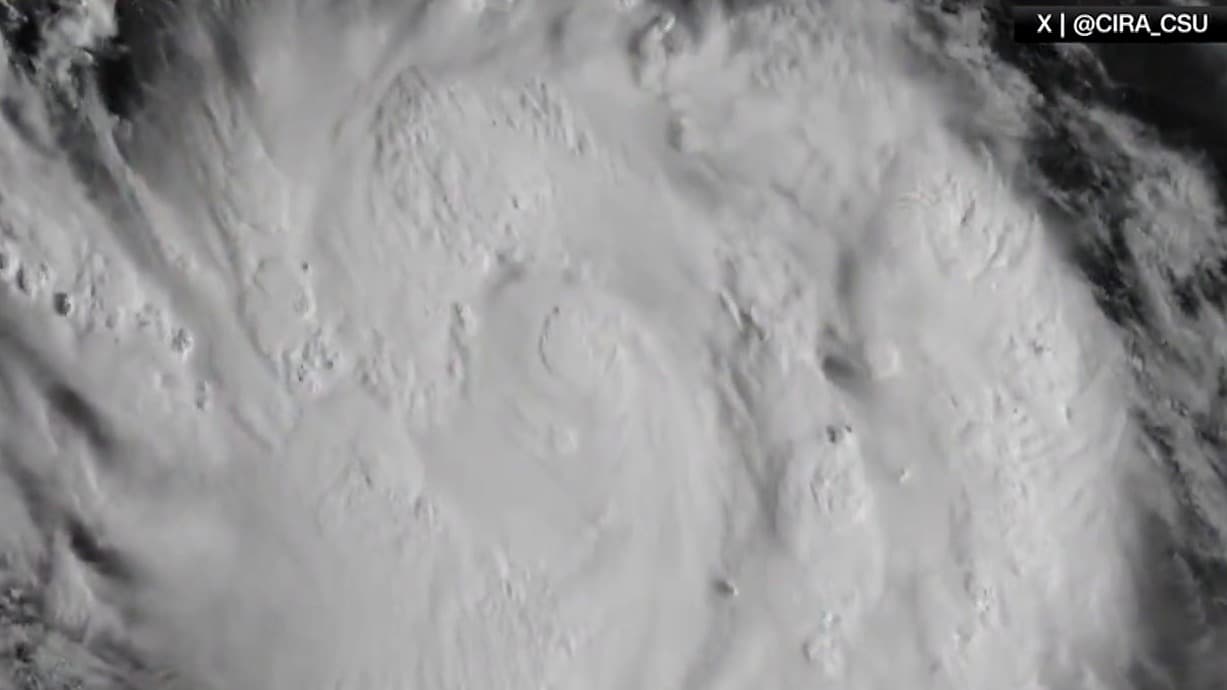 Huracán Polo no tocará tierra en México pero bordeará cuatro estados del Pacífico con fuertes lluvias