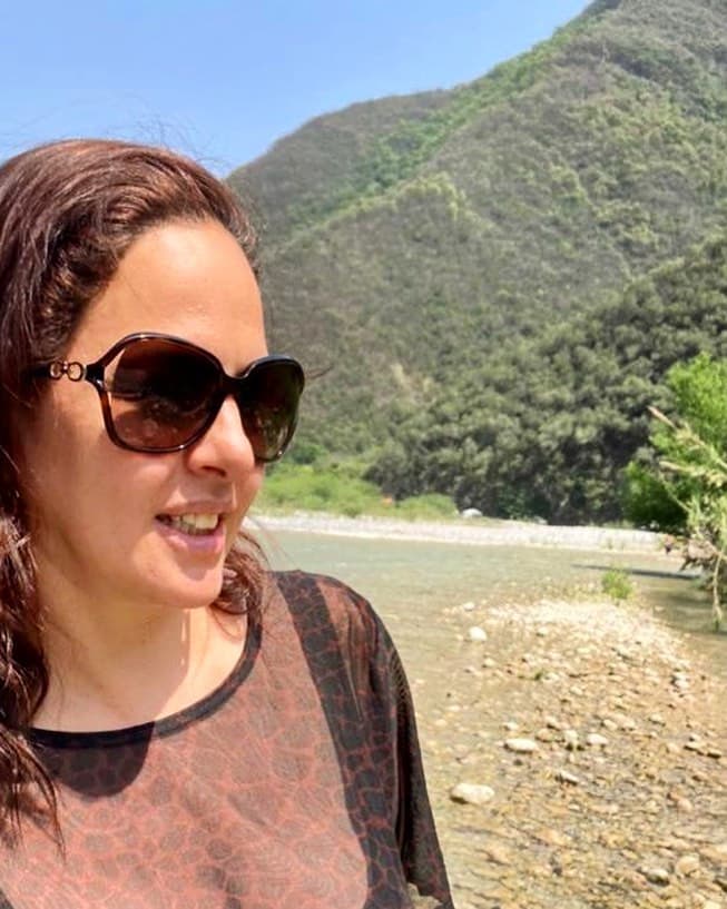 "No le llegó oxígeno al cerebro por varios minutos y eso me provocó algo que se conoce como irritabilidad cortical, que 
<b>me afectó al habla, la motricidad y la memoria</b>, estuve más de 
<b>10 años en rehabilitación</b> y aún hoy olvido cosas", reveló la que fue 
<b><a href="https://www.univision.com/entretenimiento/estas-famosas-han-sido-conductoras-del-programa-hoy-recuerdas-a-todas-fotos">presentadora del programa Hoy</a></b> en su edición sabatina.