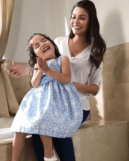 "Mi princesa llena de dulzura, mi muñeca vestida de ternura": Ana comparte esta fotografía de la sonrisa de Giulietta.