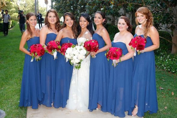 ‘Bridesmaids’. Si tienes la suerte de poder opinar, la experta recomienda que la novia prepare un ‘board’ en Pinterest con ideas de lo que le gusta, para que las ‘bridesmaids’ puedan elegir.