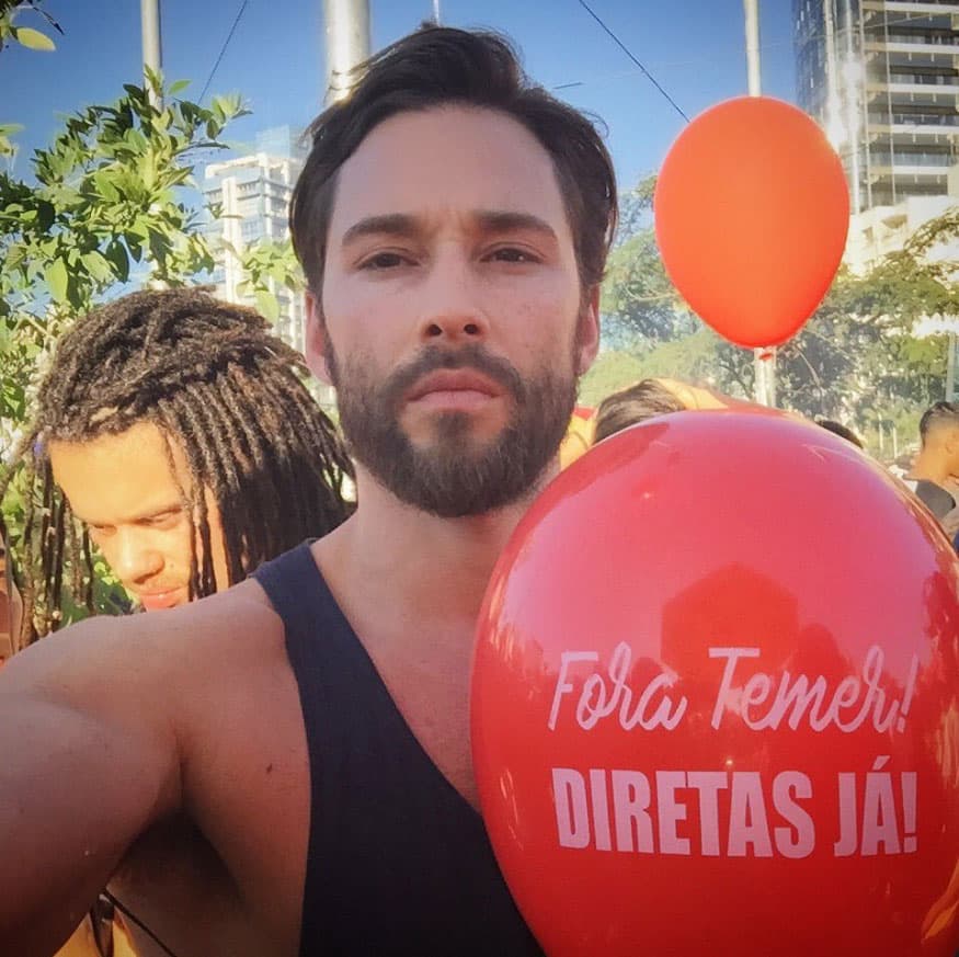 Caetano O'Maihlan es 'Gibar'. Este guapo actor confesó a la revista 
<a href="http://contigo.uol.com.br/">'Contigo!'</a> que la historia de la Biblia le daba pereza por el difícil lenguaje. Pero al haber participado en series con esta temática, cambió su percepción hacía este texto sagrado.