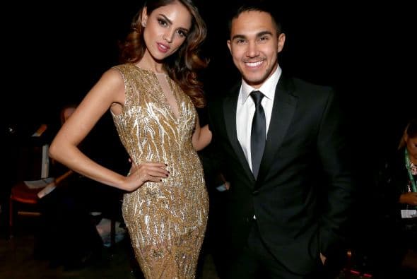 Una vez bajaban del escenario y durante la alfombra verde, se dieron la tarea de abrazarse, tomarse una que otra selfie y echarse uno que otro cuentito. ¡Y lo captamos todo!