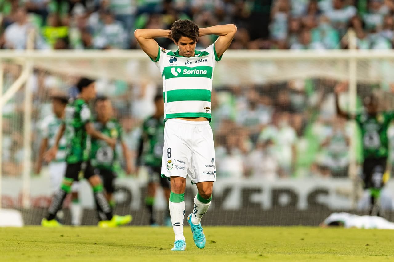 Coche de 'Huevo' Lozano recibe balazos mientras vacaciona en Uruguay