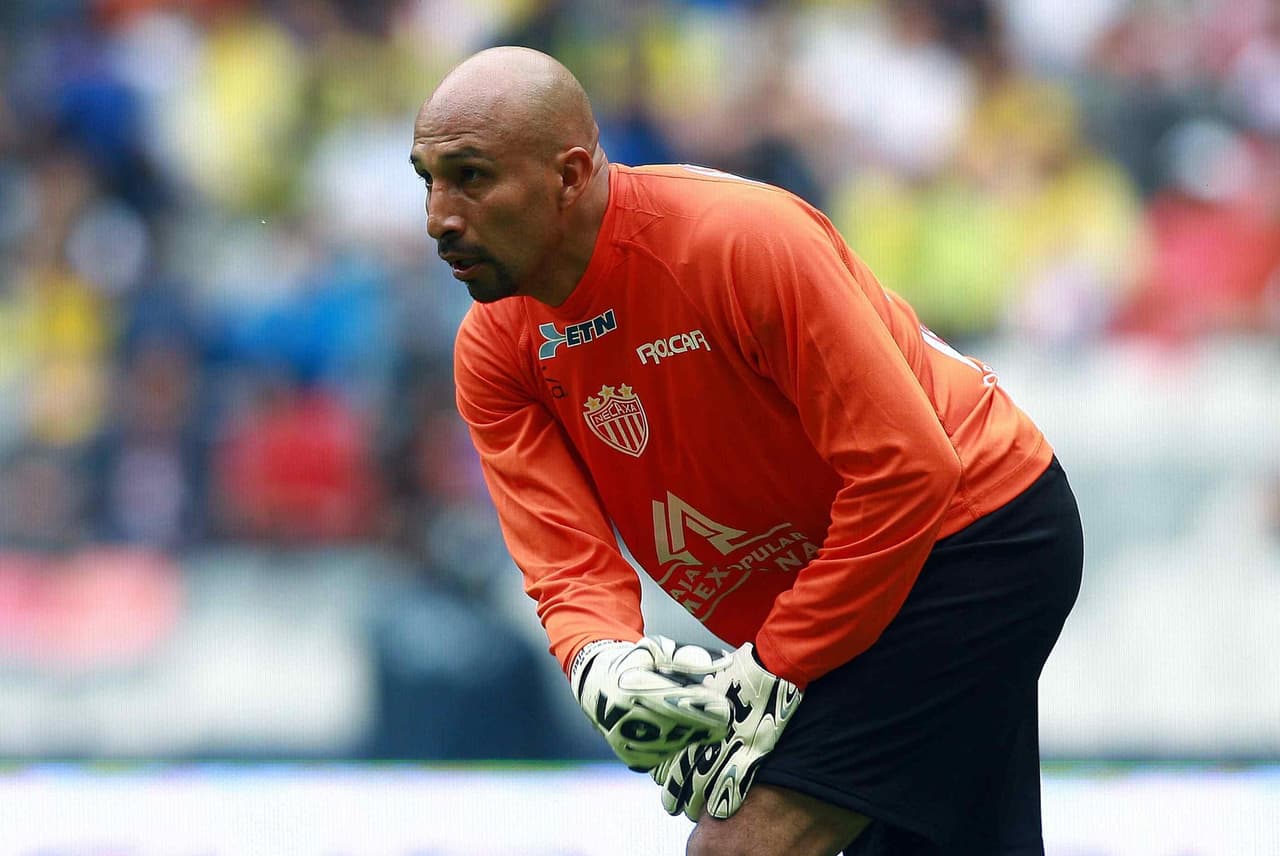 Tras el Mundial de Sudáfrica, el Conejo pasó al Necaxa y allí, como en el resto de clubes donde militó, demostró que su amor por el Cruz Azul nunca compitió con su profesionalismo.