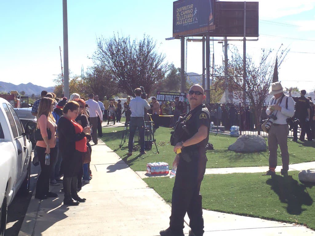 La directora del Inland Regional Center dijo que el ataque habría ocurrido dentro de una de las salas de conferencias del centro.