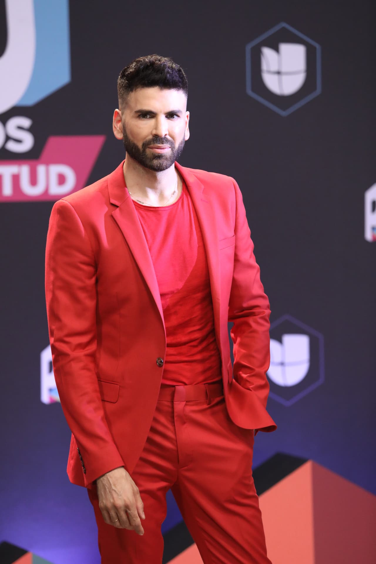 La camiseta es de Zara.