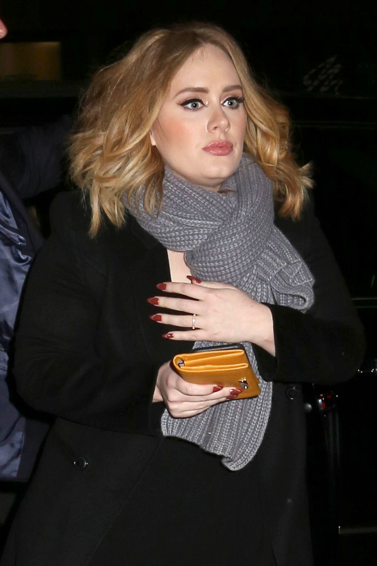 Emma Stone, Adele y Jennifer Lawrence son tres 'comadres' divertidas.