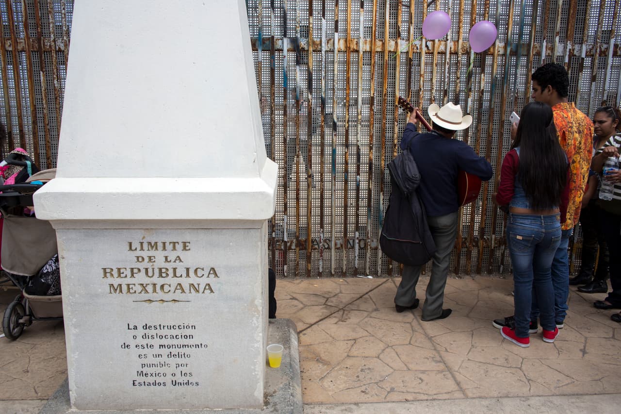 México estudia la reinserción laboral de sus ciudadanos deportados de Estados Unidos