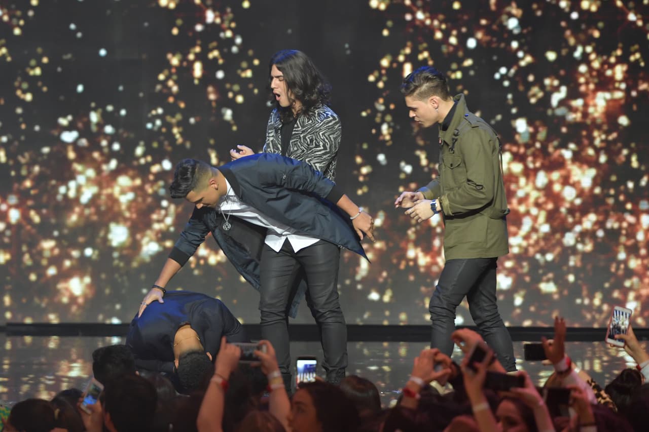 Christian se tumbó al suelo, y fue Fabyán el primero en ir a felicitarlo.