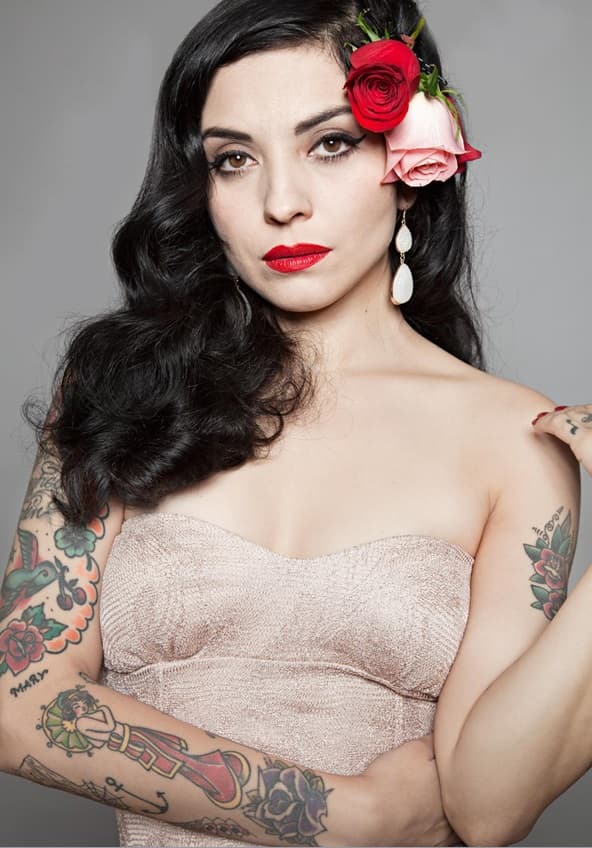 Mon Laferte será parte del elenco confirmado y está nominada en la categoría de Mejor Nuevo Artista y Mejor Álbum de Música Alternativa.