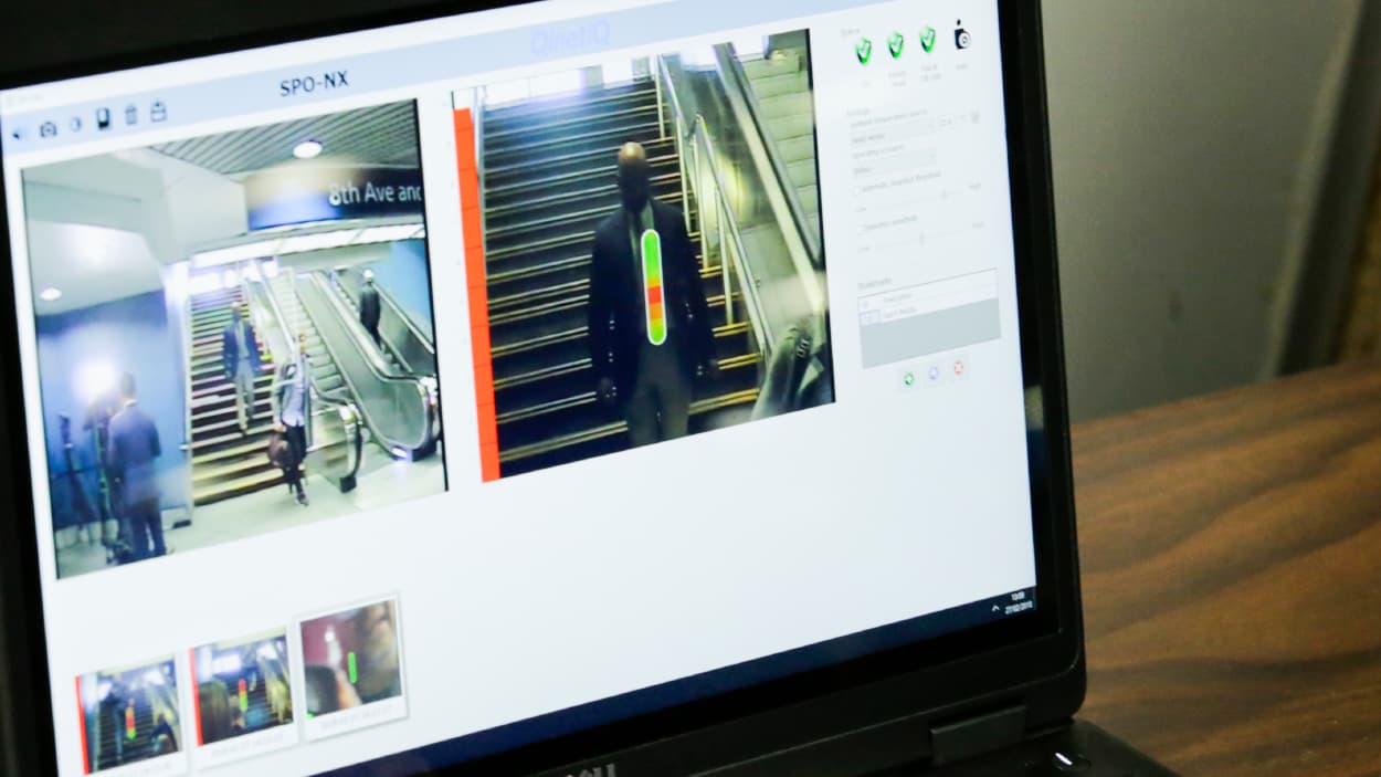 En otros modelos de esta tecnología se puede observar una barra de color que advierte sobre el elemento oculto.