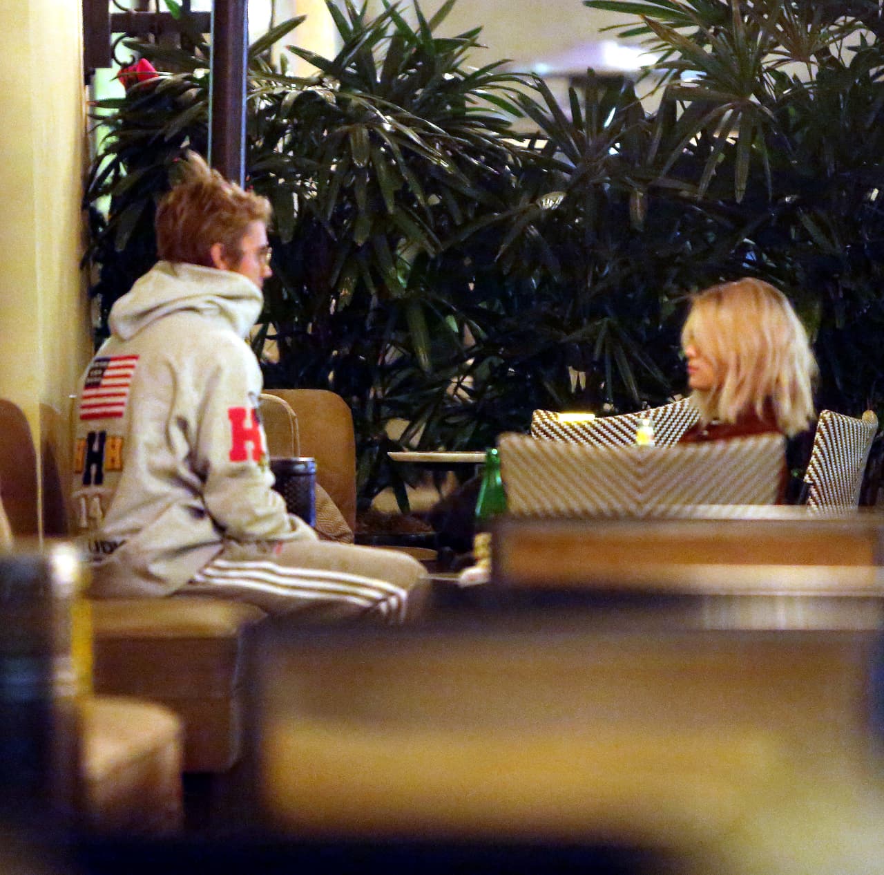 Pero cuando se percataron de los fotógrafos, se alejaron.