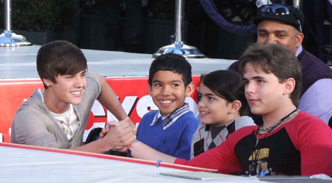 Justin Bieber comenzó a tener una amistad con Prince Michael, ellos han mostrado las fotos en sus redes sociales.