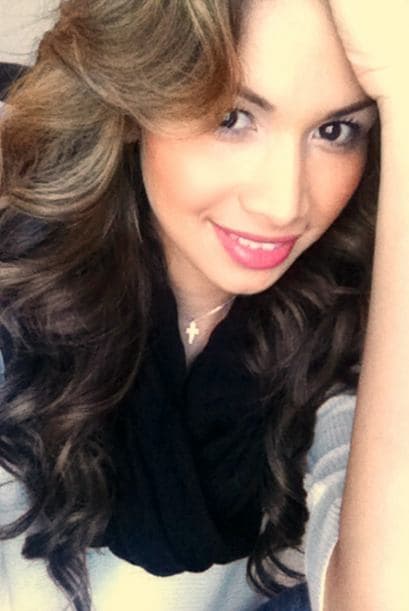 A través de las famosas fotos 'selfies' es como nuestra reina mantiene una estrecha relación con sus seguidores. Este tipo de fotos se han convertido en un fenómeno y no hay quién no se haya tomado una. Ahora puedes subir la tuya con el hashtag #NBLselfie para ganar un kit de belleza, los detalles aquí