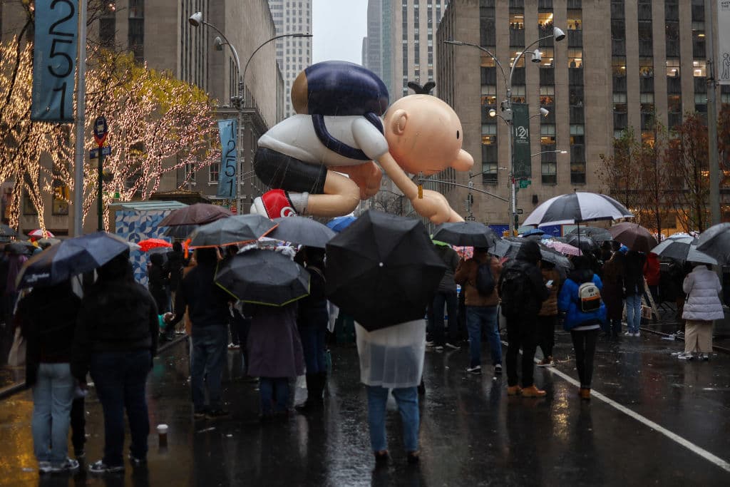 A pesar de la lluvia que se presentó durante la mañana, miles de familias acudieron desde temprana hora para presenciar el espectáculo.
<br>