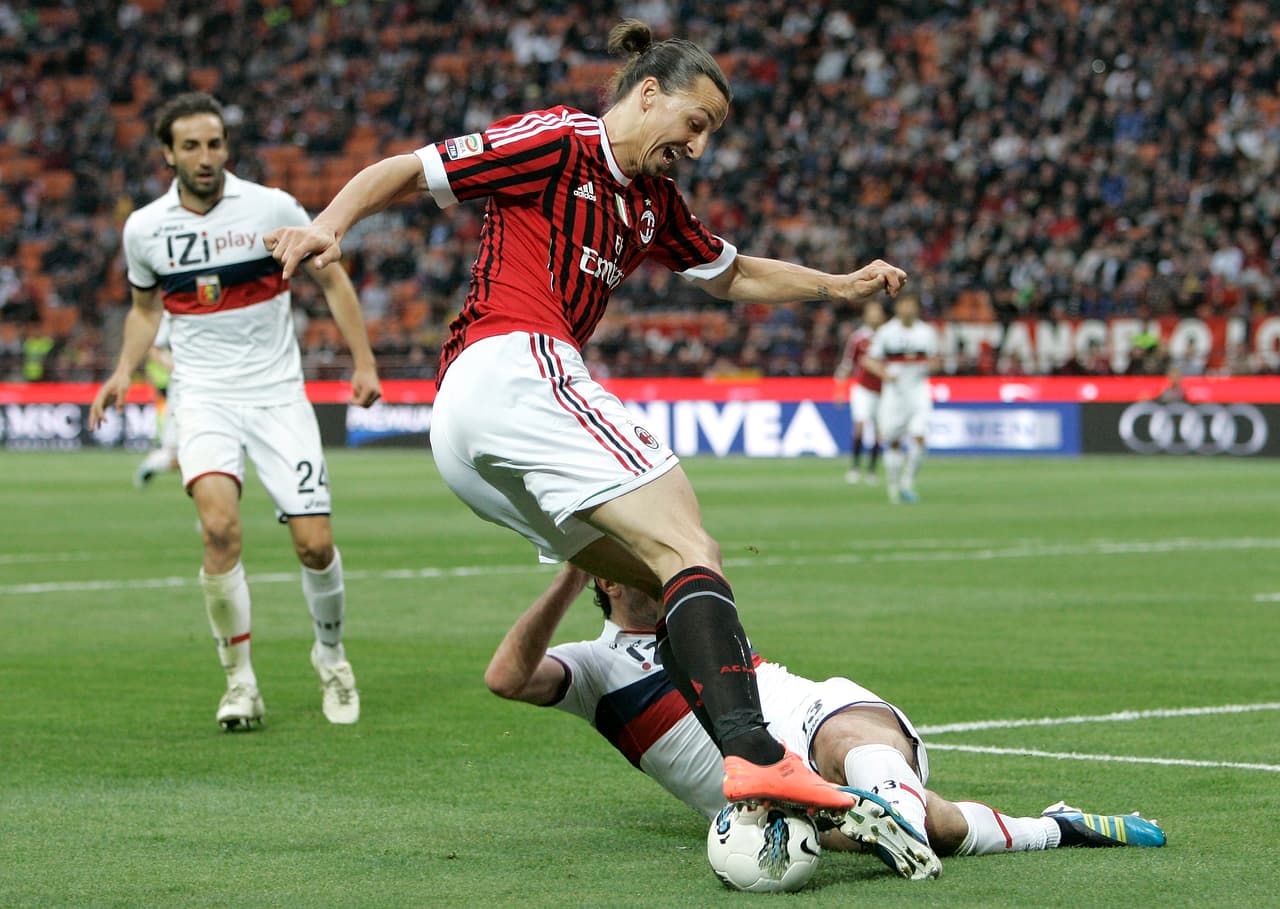 Regresó a la Serie A de 2010 a 2012 jugando para conseguir una Liga y una Supercopa con el Milan.