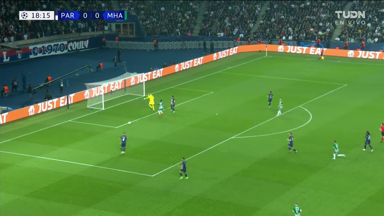 ¡GOL!  anota para Paris Saint-Germain. Lionel Messi