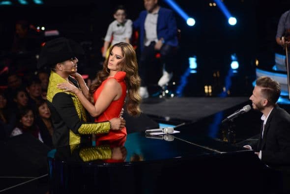 ¿Espinoza o Cristian? Ambos cantantes trataron de explicar cómo se seduce a una dama y dieron tremenda clase de consejos, los cuales aplicaron con la bella Galilea Montijo.