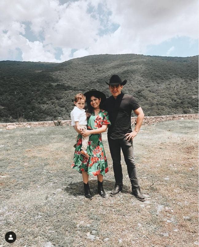 En mayo pasado, el cantante
<a href="https://www.univision.com/famosos/joan-sebastian-hijos-reunidos-antes-de-morir-jose-manuel-figueroa" target="_blank"> declaró que tomaría la iniciativa de reunir a sus hermanos</a>: "A mí me gustaría hacer una convocatoria, un voto anónimo, para que todos busquemos una solidaridad en la familia", a fin de parar de una vez con las divisiones.