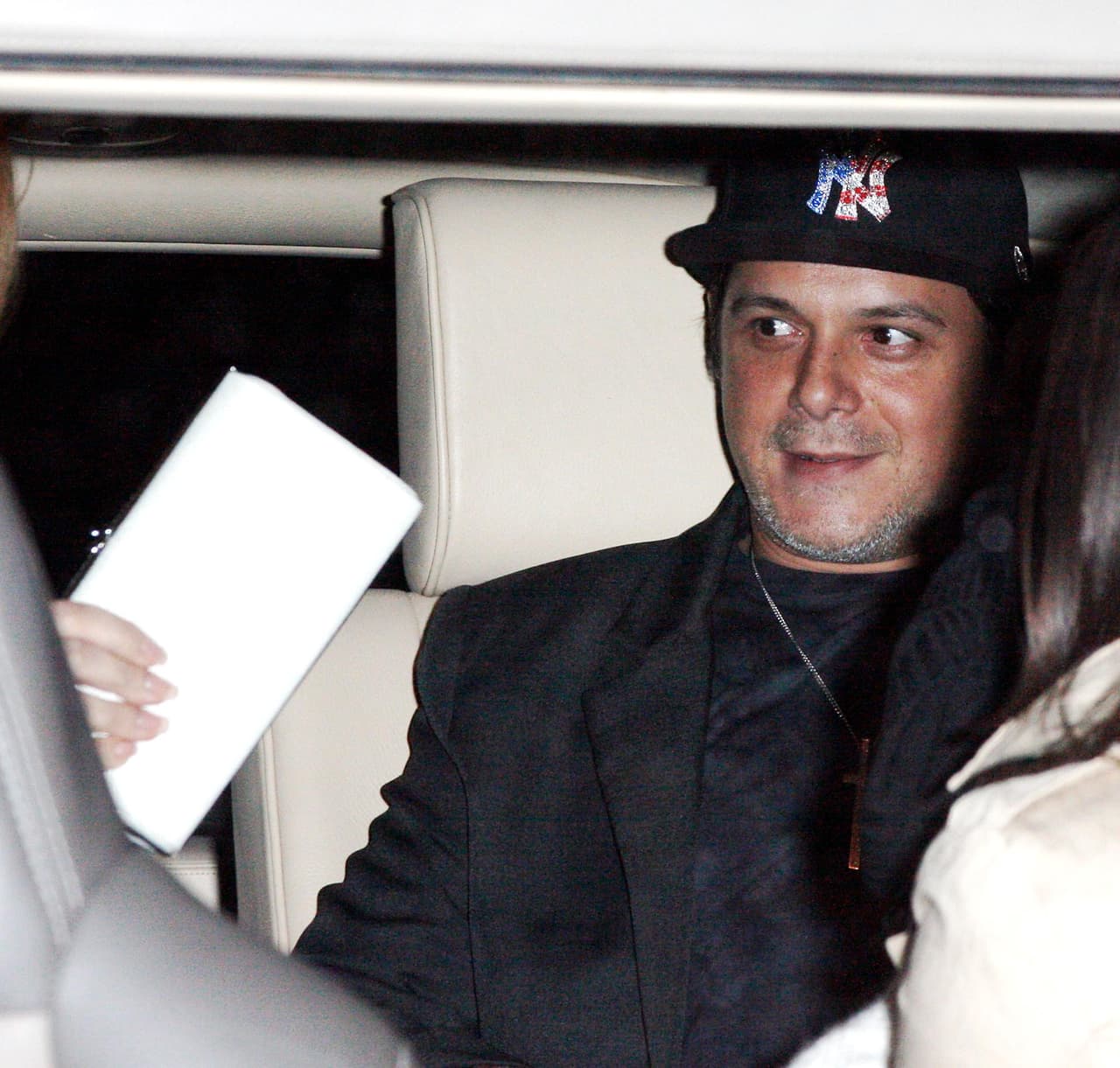 Pero en su rostro también se refleja que le ha entrado duro a la comida.