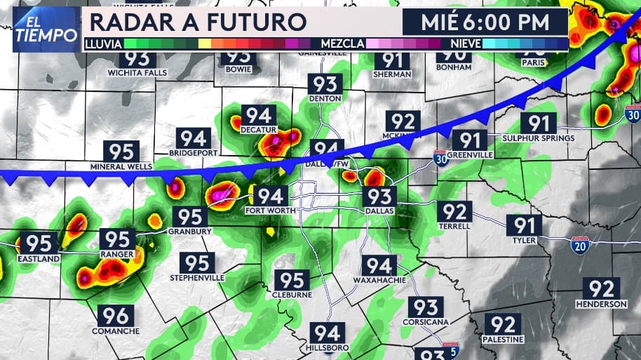 Durante el miércoles,
<b> las lluvias podrían registrarse desde las primeras horas de la tarde</b>. Alrededor de las 6 de la tarde,
<b>aumenta la posibilidad en gran parte del Metroplex, algo inusual para la época</b>.