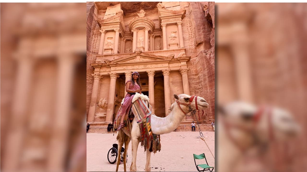 <h3 class="cms-H3-H3">Una viajera sin límites</h3>
<br>Marcela se propuso visitar las Siete Maravillas del Mundo,
<b> un sueño que culminó en 2023 al regresar de China</b>. Las Siete Maravillas son:
<br>
<b>La Gran Muralla China</b> (China)
<br>
<b>Petra </b>(Jordania)
<br>
<b>El Coliseo de Roma</b> (Italia)
<br>
<b>Chichen Itzá</b> (México)
<br>
<b>Machu Picchu</b> (Perú)
<br>
<b>El Cristo Redentor</b> (Brasil)
<br>
<b>El Taj Mahal</b> (India)