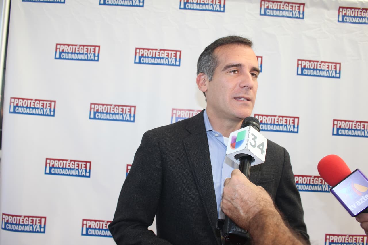 Trump lleva la pelea de inmigración a California y critica al alcalde de Los Ángeles