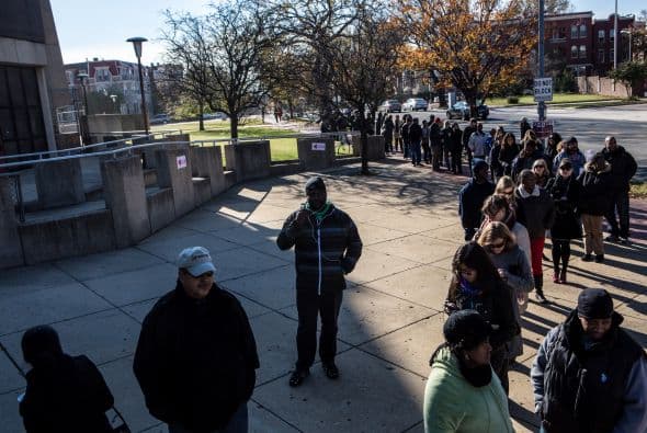 En Pensilvania se produjeron confrontaciones entre supervisores republicanos y demócratas por el acceso a mesas de votación y el Partido Republicano denunció que 35 de sus inspectores fueron retirados de los centros. La organización se amparó en una orden judicial para que los dejaran entrar.