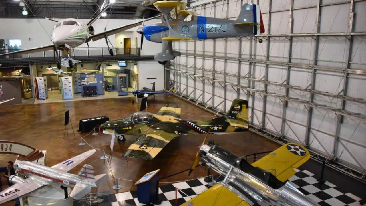 Con su mezcla de historia, ciencia y diversión, el 
<b>Frontiers of Flight Museum</b> es el plan perfecto lleno de aprendizaje y entretenimiento. Por solo $10 por entrada para niños, es una opción que mantendrá a toda la familia emocionada durante toda la visita. Así que, ¡prepárate para despegar en una aventura única!