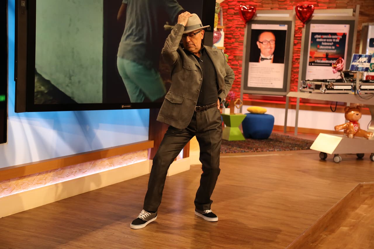 Ahí hizo gala de sus divertidos pasos de baile.