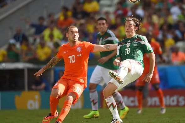 La ‘Oranje’ era el rival de México que partía como favorito en su rol de potencia mundial y llegando como subcampeón tras su exitosa participación en Sudáfrica 2010. La nueva versión de la ‘Naranja Mecánica’ era dirigida por Louis van Gaal y tenía como principales figuras a Arjen Robben, Robin van Persie y Wesley Sneijder.