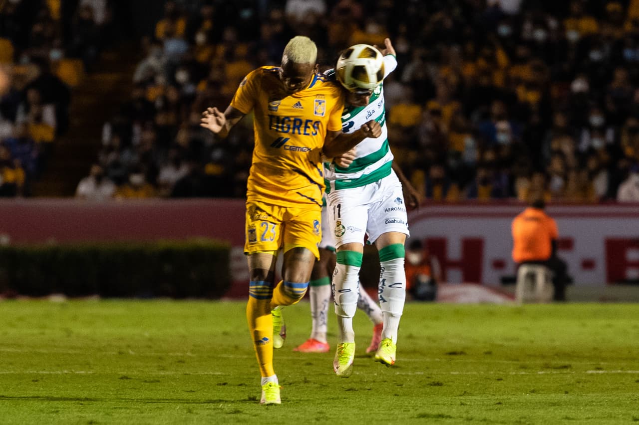 Carlos Salcedo fue el héroe de Tigres al marcar el gol que les dio la victoria sobre Santos y el pase a Semifinal.
