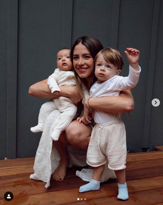 "Esto no tendría por qué decirlo, pero las cosas en las redes se han salido de control. Estoy enferma y cansada de tener mensajes diciéndome que el papá de Noah es Diego porque él tiene los ojos azules. Su papá es Javier", escribió el 2 de noviembre de 2020.
<br>