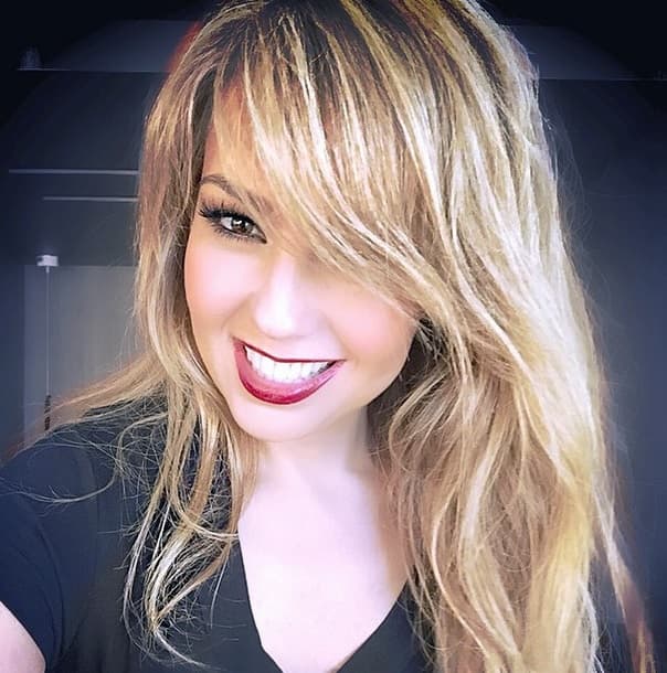 Thalía seguía convirtiéndose en una de las latinas más queridas de la música, en ese año promocionaba el sencillo 'Amar sin ser amada'.