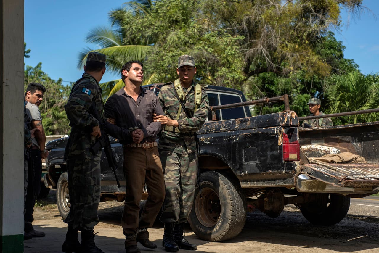 <b><a href="http://www.univision.com/series/el-chapo/marco-de-la-o-es-joaquin-el-chapo-guzman-en-el-chapo">Joaquín Guzmán Loera</a></b> no tenía escapatoria.