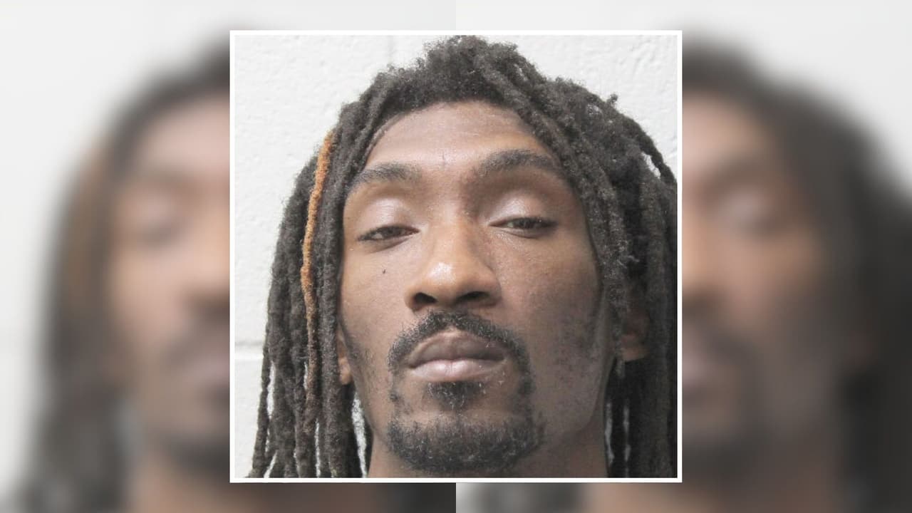 Buscan a sospechoso de matar a tiros a un hombre en un centro comercial de Houston 