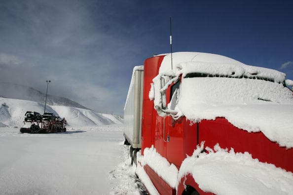 También se advierte a conductores de carga pesada y vehículos livianos verificar el estado de las vías y acondicionar sus vehículos, antes de partir a su viaje por carretera a través del portal:
<a href="http://quickmap.dot.ca.gov/" target="_blank">quickmap.dot.ca.gov/</a>
<br>
<br>
<br>
