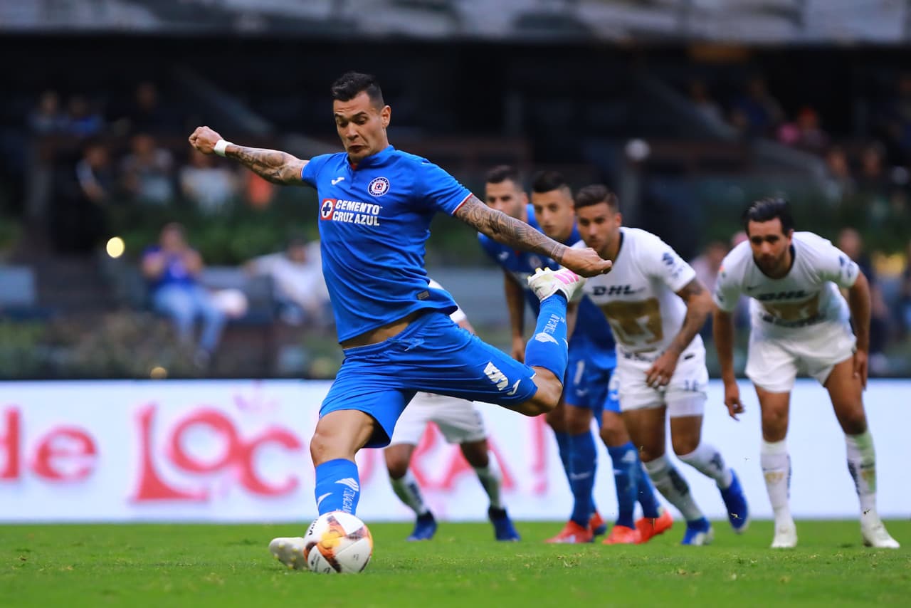 Con un tiro penal llegó el primer gol de la noche, obra de Milton Caraglio al minuto 45' del primer tiempo.