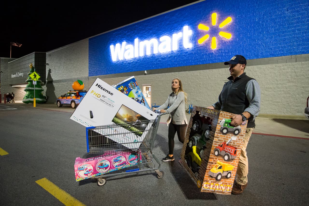 Las tiendas de
<b>Walmart</b> están abiertas este viernes, 25 de noviembre, desde las 6 a.m. hasta las 11 p.m. En esta
<a href="https://www.walmart.com/store-finder" target="_blank">página web</a> puedes encontrar la tienda más cercana a tu residencia según tu código postal.