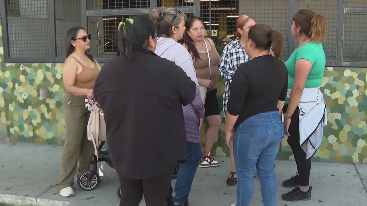 Padres preocupados por el posible cierre de una escuela chárter en Huntington Park