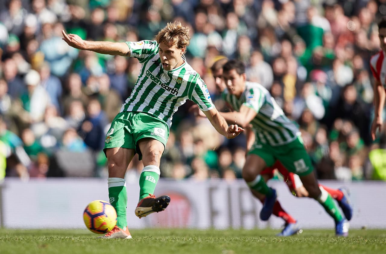 Sergio Canales, quien ha sido uno de los que más se ha acercado a Lainez, aprovechó un penalti a favor de su equipo para poner el 3-2 definitivo.