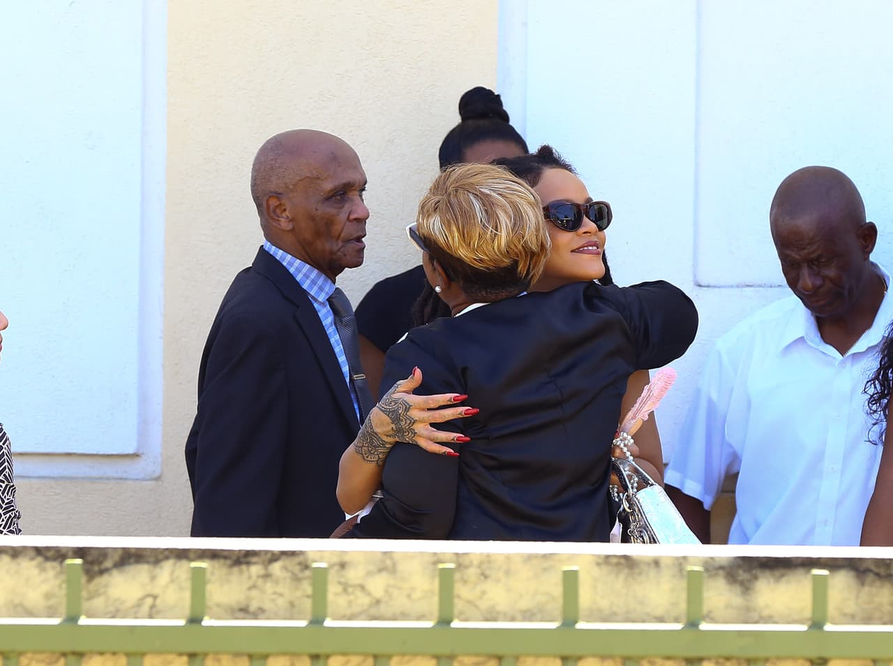 Repartió muchos abrazos.