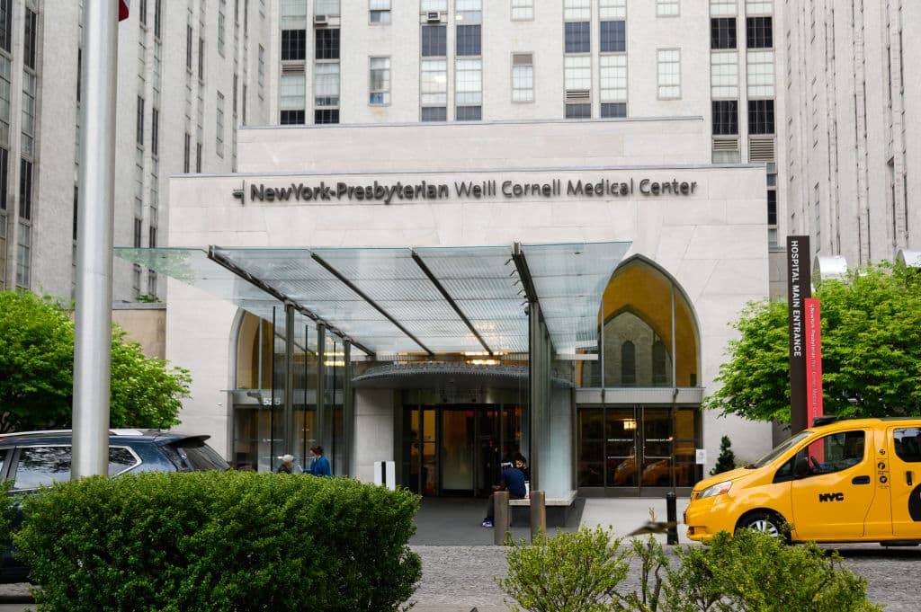 Aparte de situarse en el cuadro de honor de los mejores hospitales de Estados Unidos, el New York-Presbyterian Hospital-Columbia & Cornell también obtuvo la calificación máxima de alto rendimiento en 18 procedimientos y condiciones.