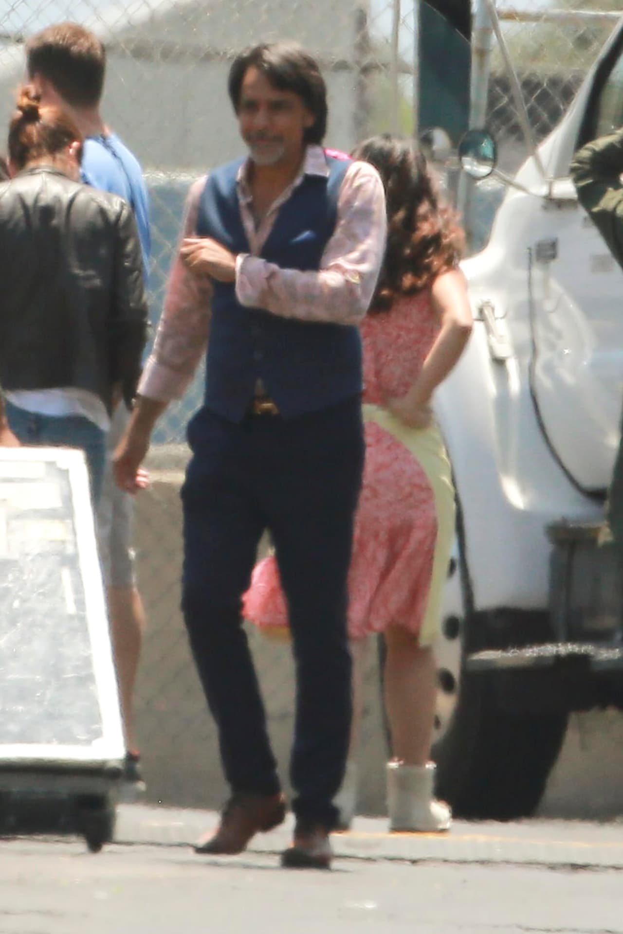 Salma ya se había cambiado sus curiosas pantuflas.