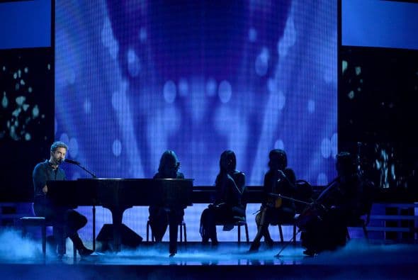 Conforme iba avanzando la canción las comenzaron a sonar otras notas conocidas.