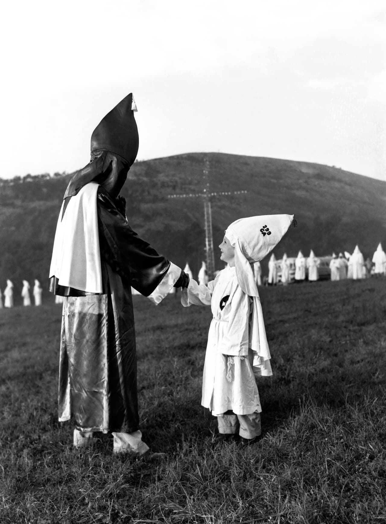 En 1915 se fundó en este lugar el segundo movimiento del Ku Klux Klan. Cuatro décadas antes había sido creado el movimiento racista original por veteranos confederados de la guerra civil, pero fue disuelto en la presidencia de Ulysses Grant en 1871. En los años 20 los dueños de las tierras cedieron el derecho perpetuo a la organización de celebrar allí sus reuniones, algo que finalizó con la compra de la propiedad por parte del estado de Georgia.