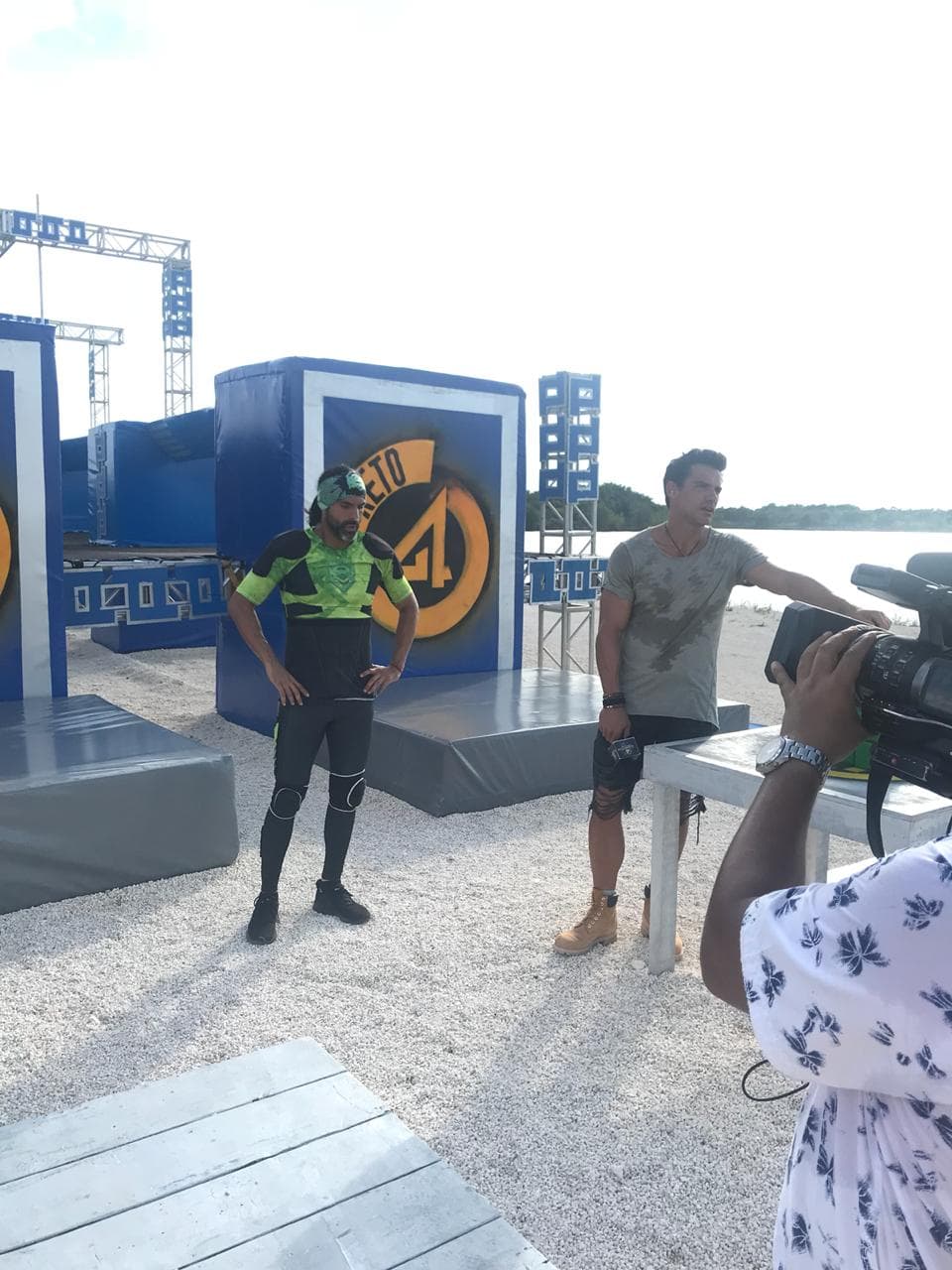 Cristián de la Fuente esperaba indicaciones para poder entrevistar a Keven, después de haber sido eliminado.