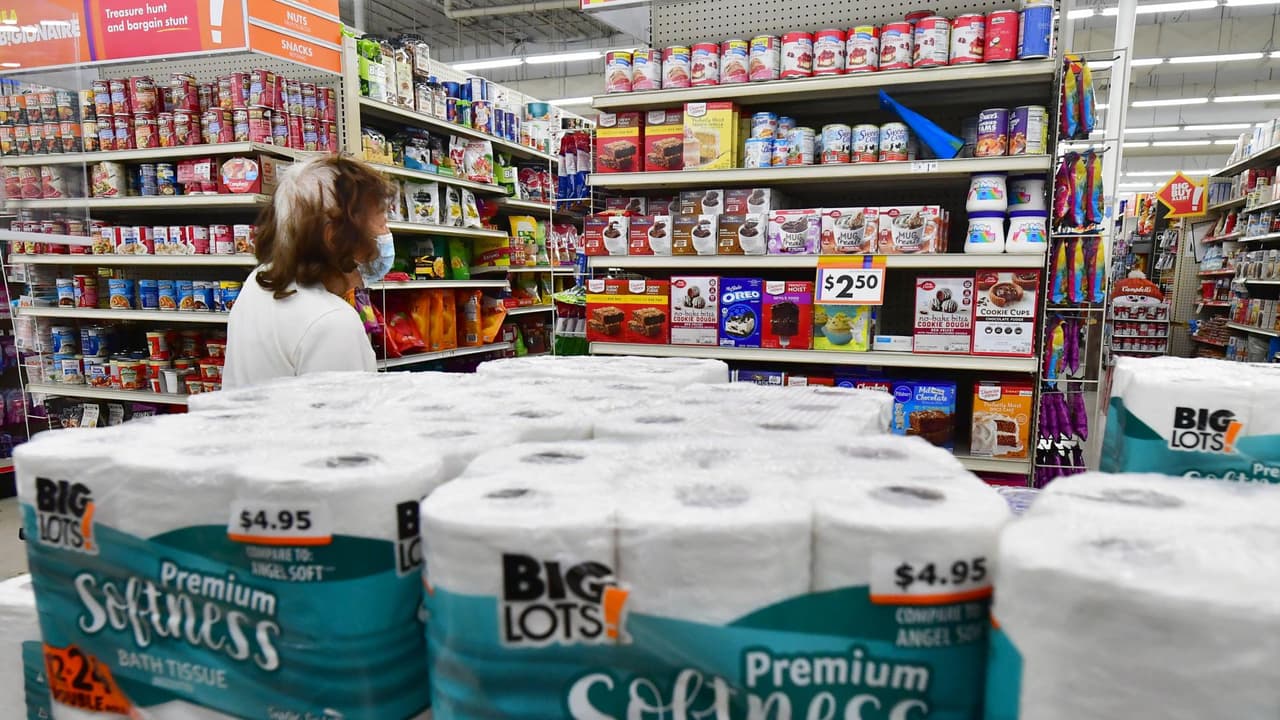 <b>Mira también: </b>Según el último reporte del Departamento de Trabajo, el índice de inflación llegó al 8.3% en abril, una cifra que está muy cerca a la más alta registrada en los últimos 40 años. Hablamos con el doctor Christopher Mejía-Argüeta, director de Logística y Cadena de Suministros en Massachusetts, quién desglosó los productos de consumo que más han sufrido variaciones en sus precios y advirtió hasta cuándo podría durar esta situación, que está afectando el bolsillo de la comunidad. 
<b><a href="https://www.vix.com/es-es/canales?utm_source=Prende_Web&utm_medium=internal_referral_streaming&utm_campaign=user_migration">Puedes ver más noticias gratis en ViX aquí.</a></b>